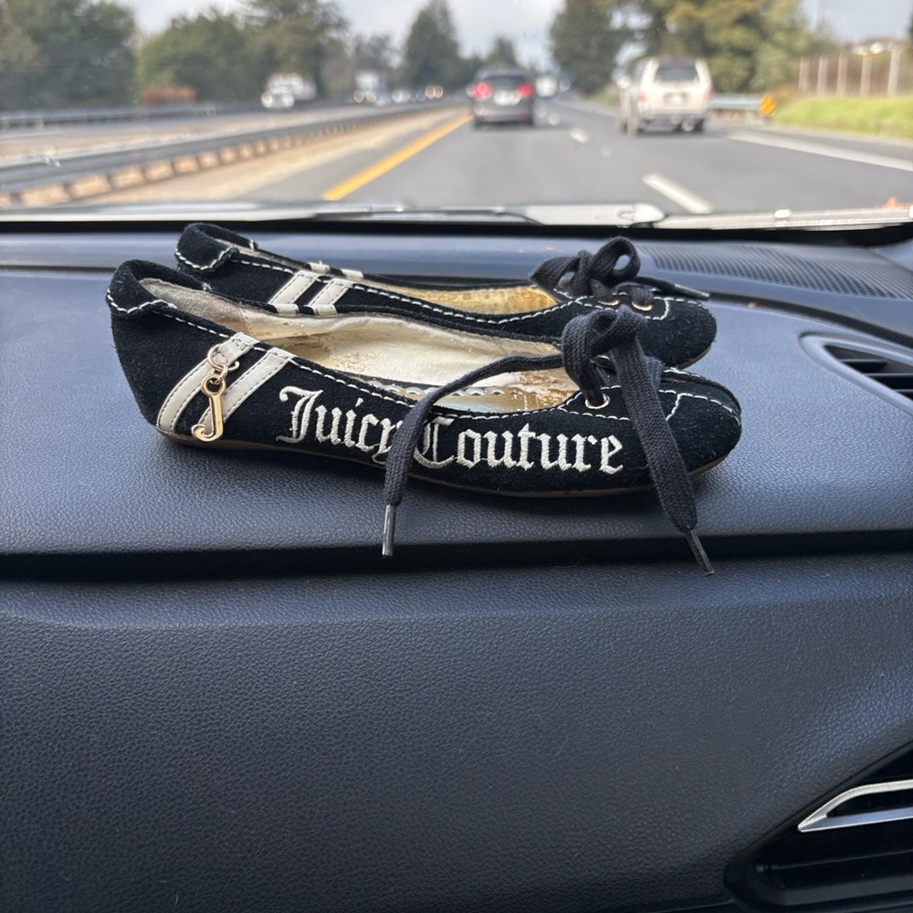 Juicy Couture Black Flats with Logo Charm
